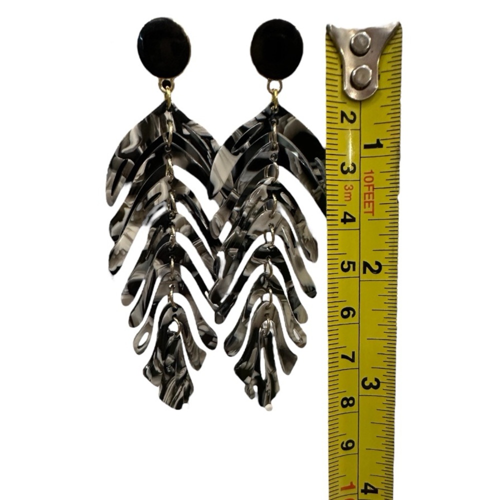 Handmade Black Tortious Palm Earrings - Picture 4 of 4